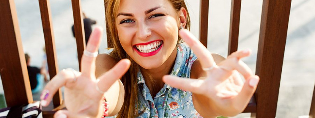Balsam de buze natural – Rețeta simplă de la buze crăpate la hidratare optimă în orice sezon Balsam de buze natural – Rețeta simplă de la buze crăpate la hidratare optimă în orice sezon
